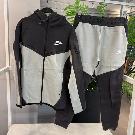Nike tech fleece tracksuit