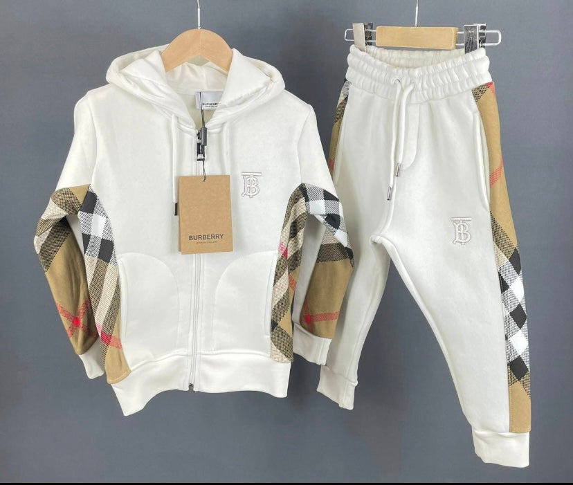 Burberry tracksuit white